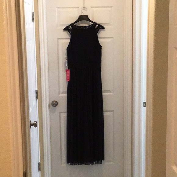 Ladies formal dress - Picture 2 of 9